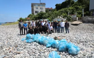 Rize’de deniz dibi ve kıyı temizliğinde 150 kilogram atık toplandı