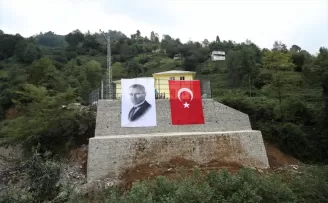 Rize'de heyelan nedeniyle bahçesi çöken okulda eğitim yeniden başladı