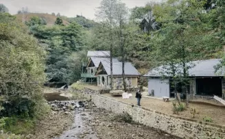 Rize'de inşaatı durdurulan 11 ruhsatsız bungalov yıkıldı