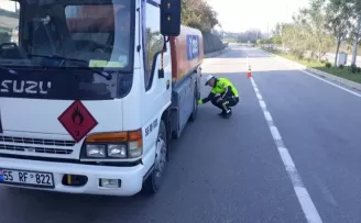 Salıpazarı'nda kış lastiği denetimi yapıldı