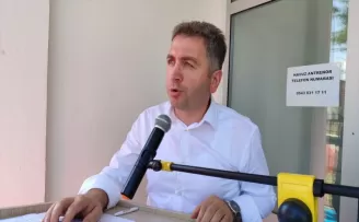 Salıpazarı’nda portatif yüzme havuzu açıldı