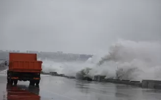 Samsun'da dalgalar sahilde hasara neden oldu