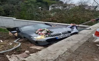 Samsun’da gelin arabasının yaptığı trafik kazasında 2 kişi yaralandı