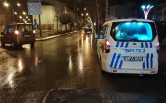 Samsun'da hafif ticari araçla çarpışan otomobilin sürücüsü yaralandı