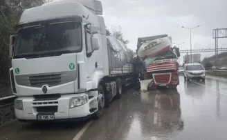 Samsun'da iki tırın çarpıştığı kazada 1 kişi yaralandı