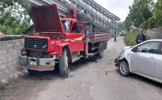 Samsun’da kamyonla otomobil çarpıştı, 2 kişi yaralandı