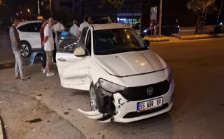 Samsun’da kazaya karışan otomobilin sürücüsü kaçtı