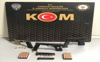 Samsun'da kovalamaca sonucu durdurulan araçtan 3 ruhsatsız tabanca çıktı