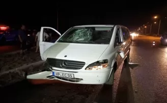 Samsun’da minibüsün çarptığı otomobildeki 2 kişi yaralandı