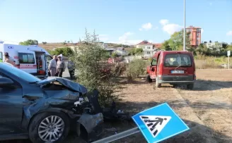 Samsun’da otomobil ile hafif ticari araç çarpıştı, 3 kişi yaralandı