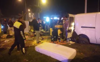 Samsun'da otomobil ile hafif ticari aracın çarpışması sonucu 6 kişi yaralandı