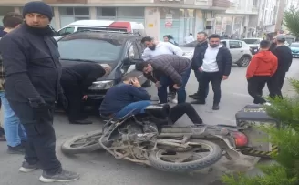 Samsun'da otomobille çarpışan motosiklet sürücüsü yaralandı