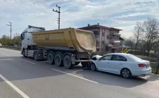 Samsun'da tırla çarpışan otomobilin sürücüsü öldü