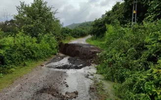 Samsun’un Salıpazarı ilçesinde zemininde kayma oluşan 3 ev tahliye edildi