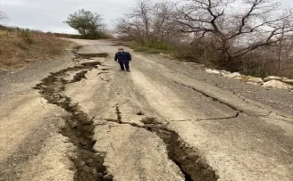 Samsun’un Yakakent ilçesinde heyelan etkili oldu