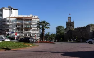 Sinop Atatürk Caddesi’nde binalarda cephe iyileştirme çalışması yapılıyor
