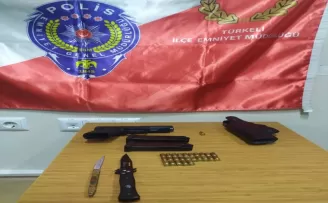 Sinop'ta araçta ruhsatsız tabanca ele geçirildi