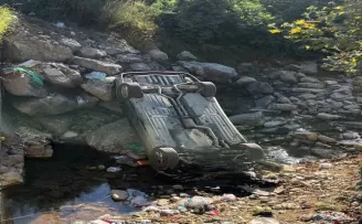 Sinop’ta dereye devrilen otomobildeki 5 kişi yaralandı