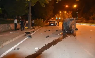 Sinop’ta devrilen otomobilin sürücüsü aracını bırakıp kaçtı