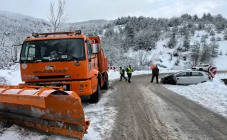 Sinop’ta kar küreme aracıyla çarpışan otomobildeki 4 kişi yaralandı