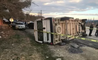 Sinop’ta öğrenci servisi ile otomobilin çarpıştığı kazada 11 kişi yaralandı