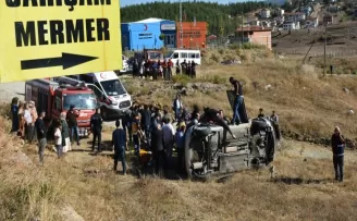 Sinop’ta otomobil tarlaya devrildi, 4 kişi yaralandı
