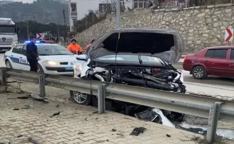 Sinop'ta otomobilin devrildiği kazada anne ve iki çocuğu yaralandı