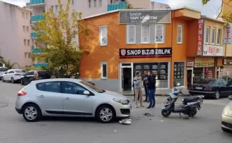Sinop'ta otomobille çarpışan motosiklet sürücüsü yaralandı