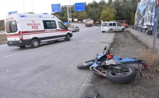 Sinop’ta otomobille çarpışan motosikletteki 2 kişi yaralandı