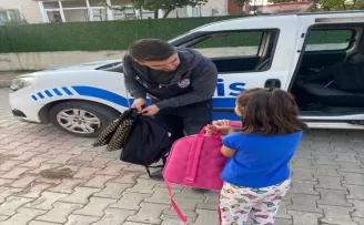 Sinop'ta polis öğrencilere kırtasiye desteğinde bulundu