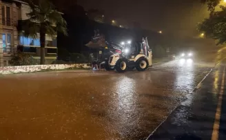 Sinop’ta sağanak su baskınlarına neden oldu