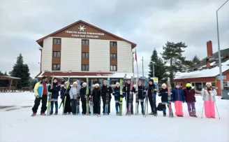 Sporcular Ilgaz Dağı'nda kayak sezonunu açtı