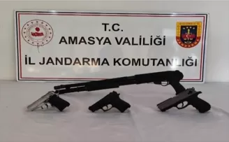 Suluova’da 4 ruhsatsız silah ele geçirildi