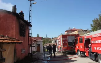 Suluova’da bir evde çıkan yangın hasara neden oldu