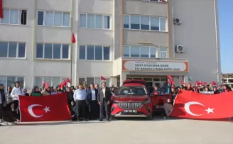 Suluova’da Cumhuriyetin 100. yılı anısına öğrenciler Togg ile buluşturuldu