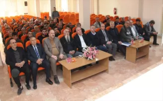 Taşova’da şeker pancarı üretimi yapan çiftçiler bilgilendirildi