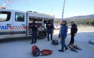 Tokat AFAD ekipleri 6 saat çalışarak 4 kardeşi enkazdan kurtardı