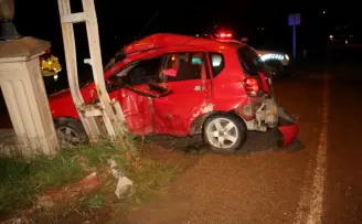 Tokat’ta aydınlatma direğine çarpan otomobilin sürücüsü öldü