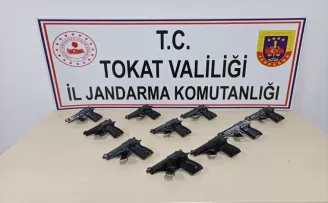 Tokat’ta bir araçta 10 tabanca ele geçirildi
