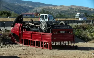 Tokat'ta devrilen kamyonetteki 4 kişi yaralandı