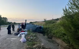 Tokat’ta hafif ticari araç sulama kanalına devrildi, 5 kişi yaralandı