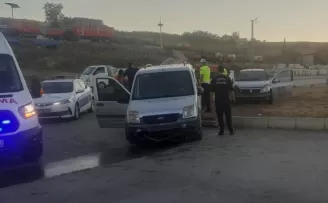 Tokat'ta hafif ticari araçla otomobilin çarpışması sonucu 3 kişi yaralandı