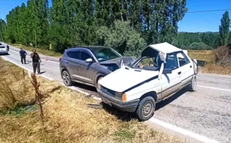Tokat’ta iki otomobil çarpıştı, 1 kişi öldü, 4 kişi yaralandı
