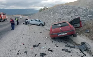 Tokat'ta iki otomobilin çarpışması sonucu 4 kişi yaralandı
