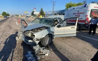 Tokat’ta iki otomobilin çarpıştığı kazada 1 kişi öldü, 3 kişi yaralandı