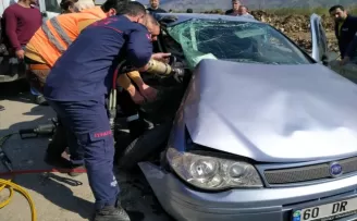 Tokat’ta iki otomobilin çarpıştığı kazada 9 kişi yaralandı