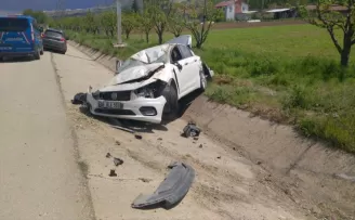 Tokat’ta park halindeki araca çarpan otomobildeki 4 kişi yaralandı