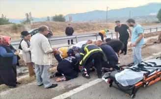 Tokat’ta refüje devrilen otomobildeki 4 kişi yaralandı