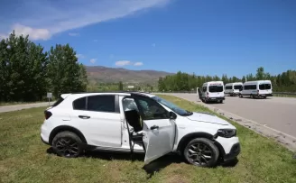 Tokat’ta yolcu minibüsü ile otomobilin çarpıştığı kazada 12 kişi yaralandı
