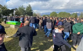 Tokat'ta yolcu otobüsünün devrildiği kazada ölen muavinin cenazesi defnedildi